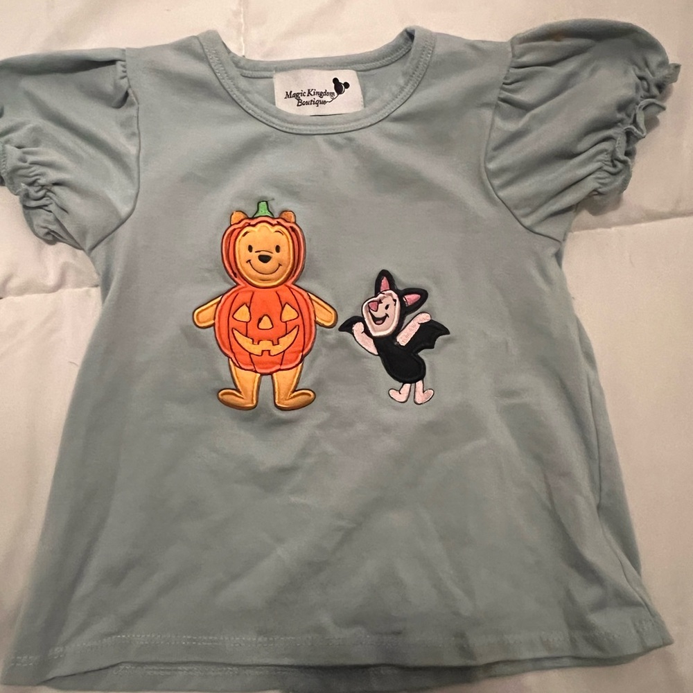 Disney’s Magic Kingdom Pooh & Piglet Halloween shirt 12-18m